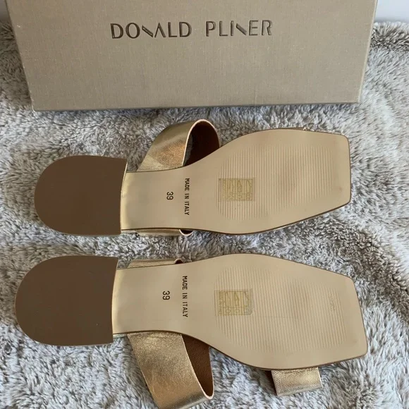 NEW Donald Pliner Quin Leather Sandal Metallic Gold Nappa Women Size 39 / 8 - Picture 3 of 7